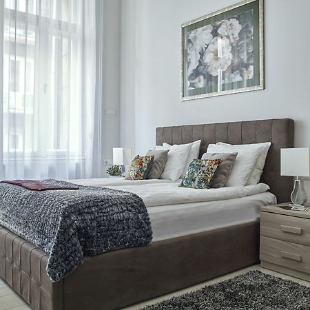 7Seasons Central Suites Budapest Bagian luar foto