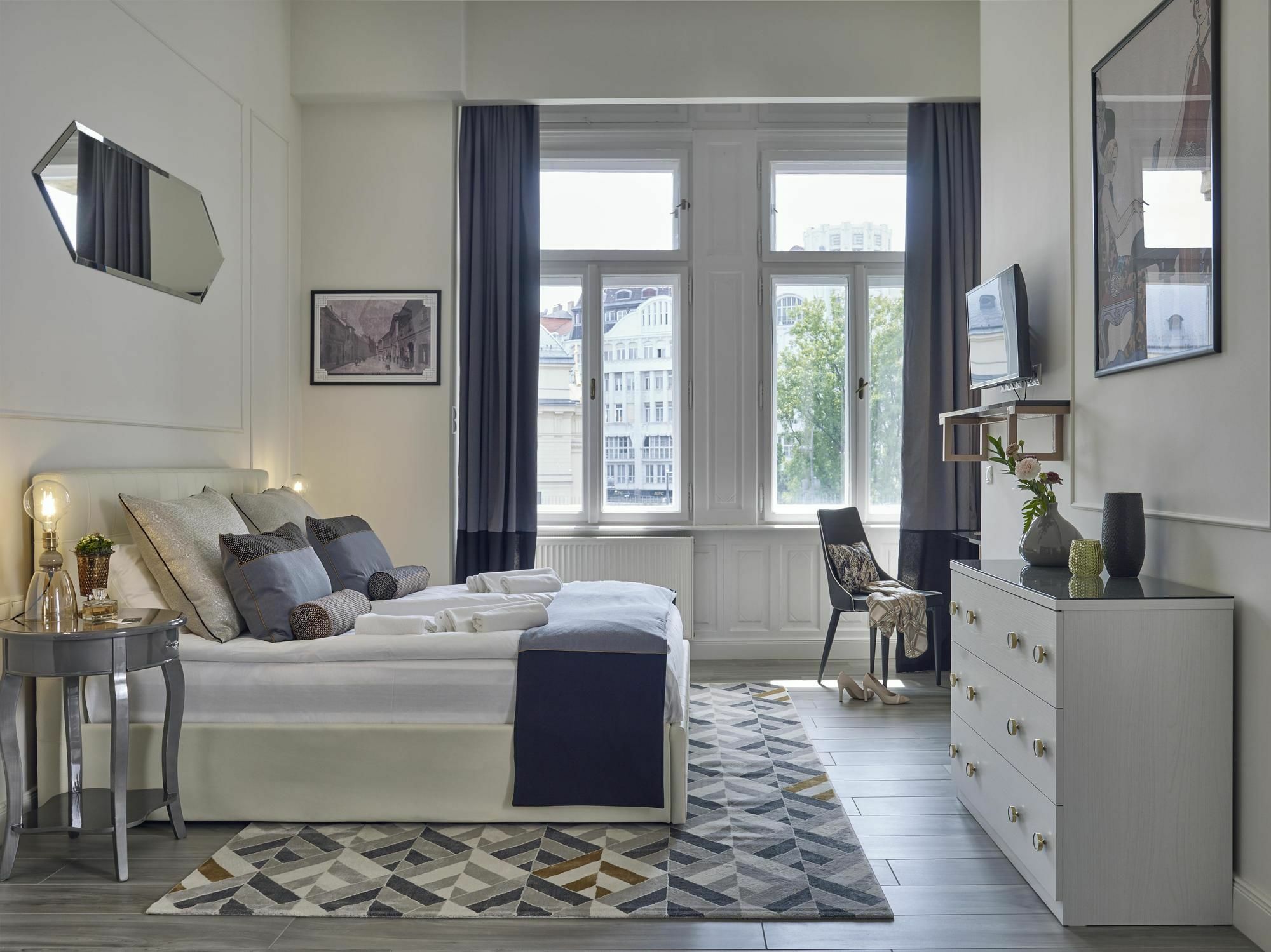 7Seasons Central Suites Budapest Bagian luar foto