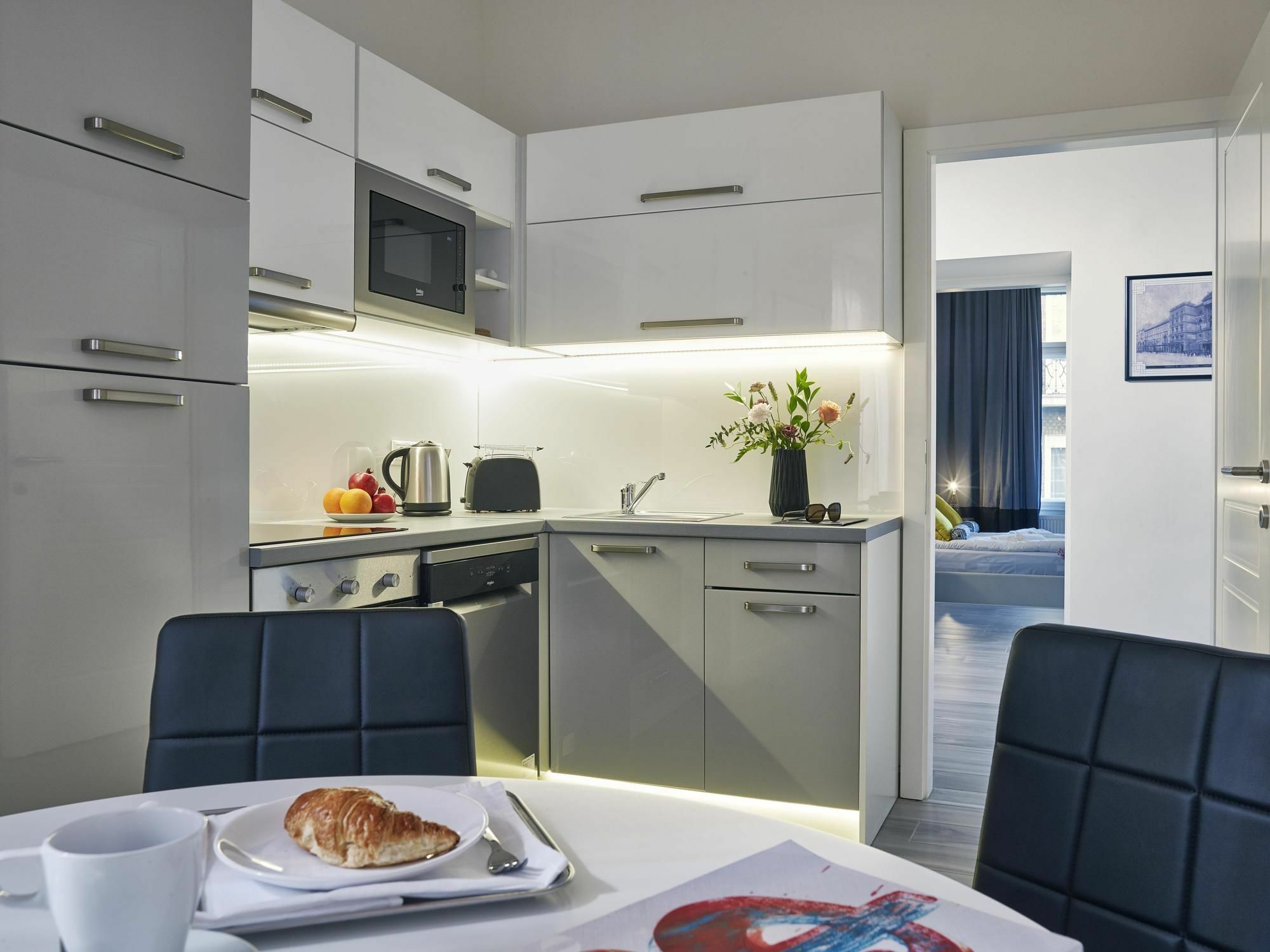 7Seasons Central Suites Budapest Bagian luar foto