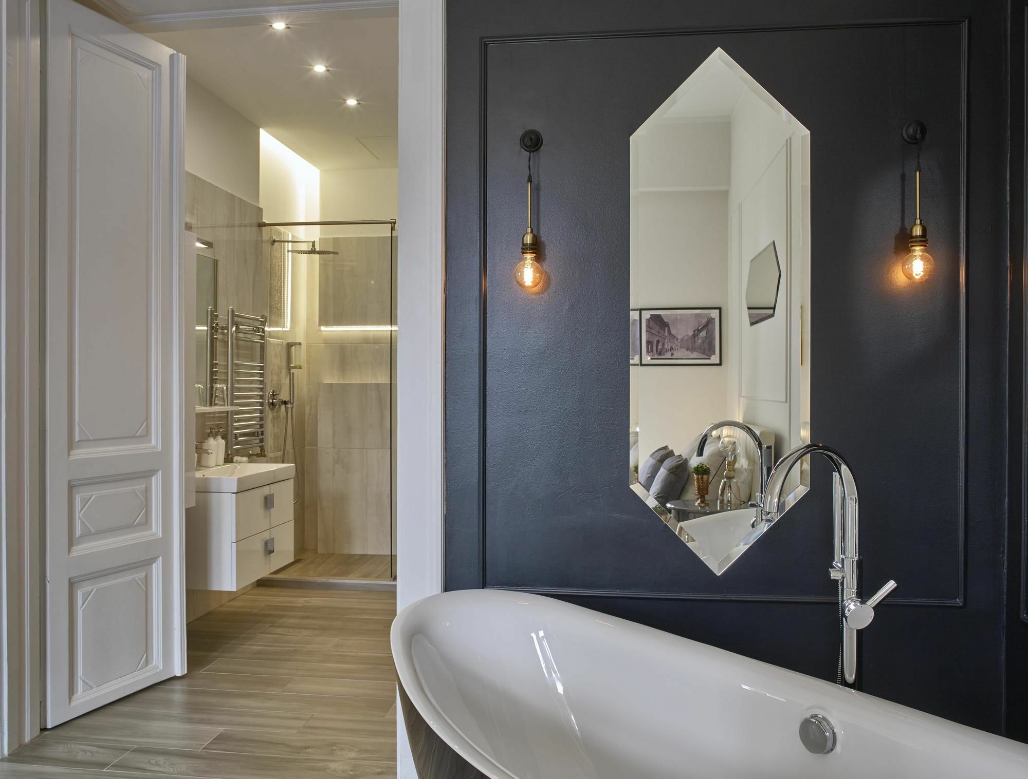7Seasons Central Suites Budapest Bagian luar foto