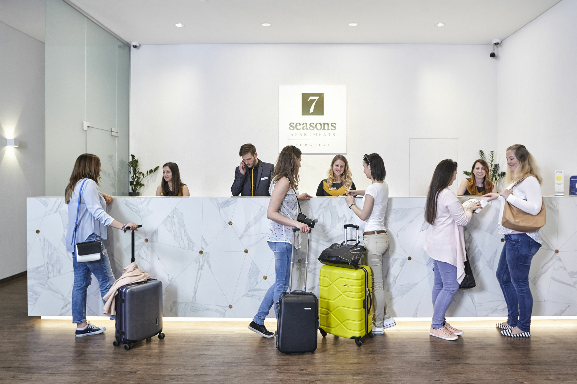7Seasons Central Suites Budapest Bagian luar foto